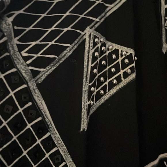 Mesh sleeve graphic tea with sequins and beads - Picture 2 of 6